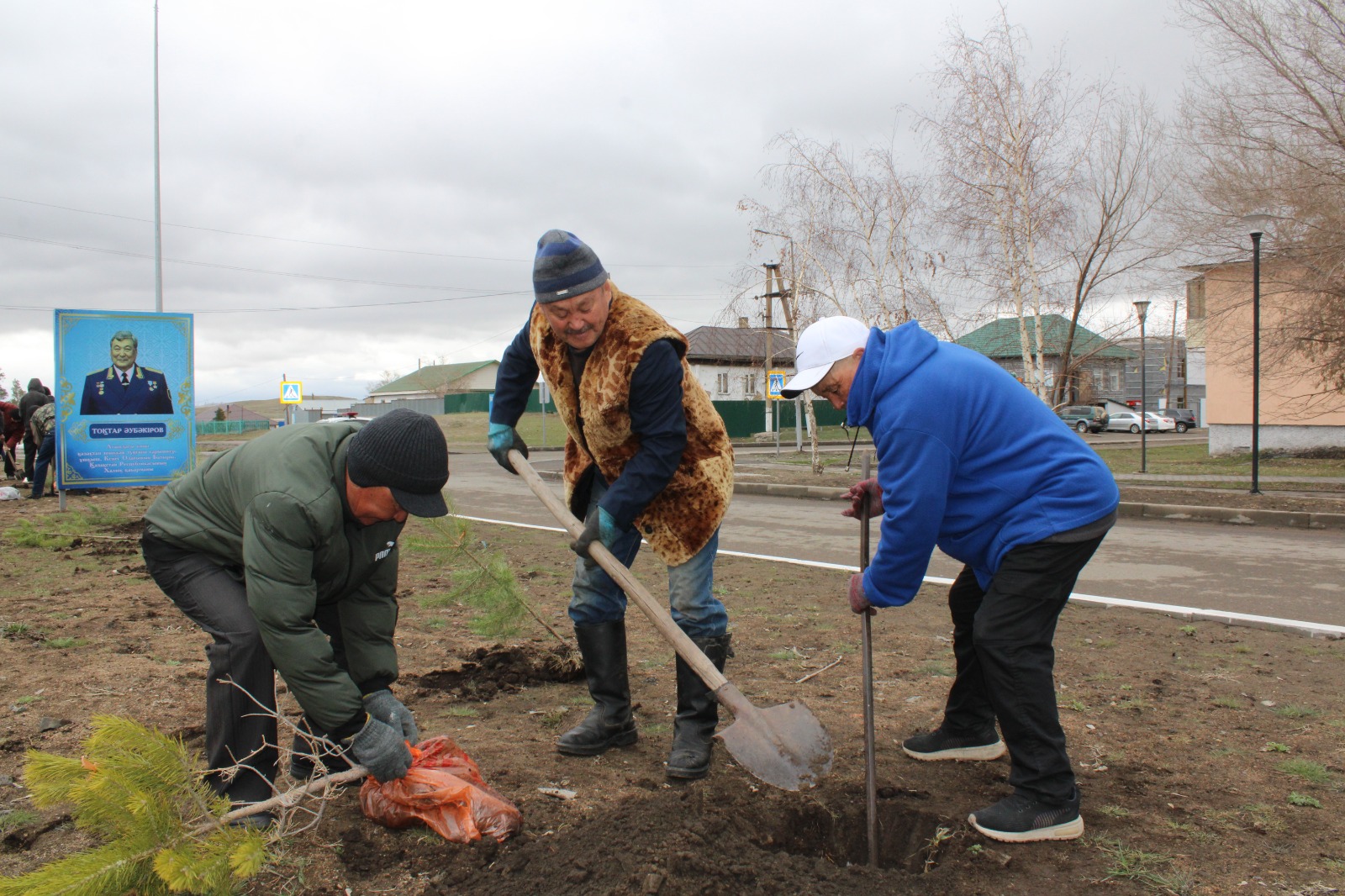 «ТАЗА ҚАЗАҚСТАН» АКЦИЯСЫ АЯСЫНДА БАТЫРЫМЫЗДЫҢ ҚҰРМЕТІНЕ – 100 ТҮП ҚАРАҒАЙ!