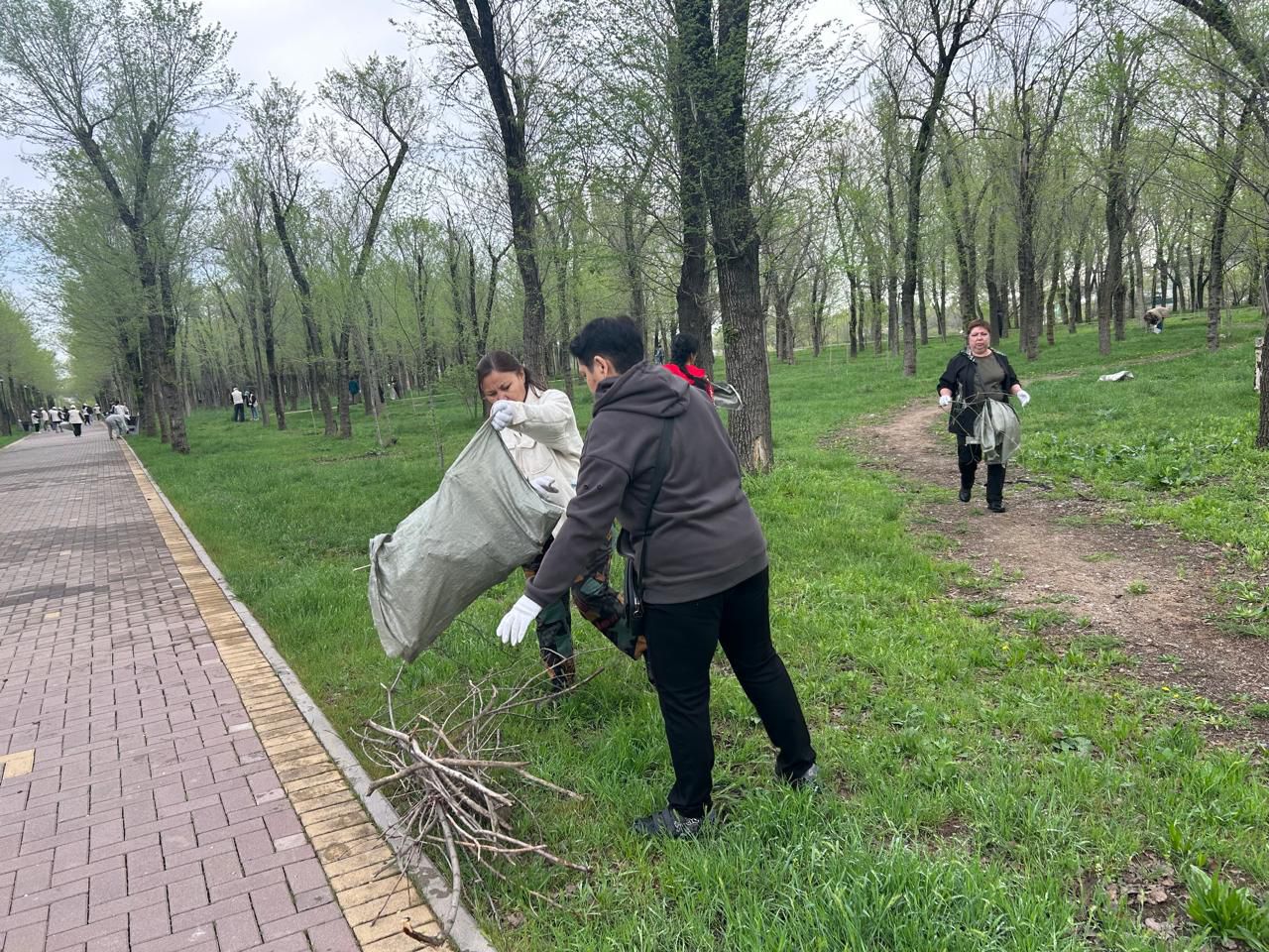 Алматының Түрксіб ауданында өткен сенбілікке 2 мыңнан астам тұрғын қатысты