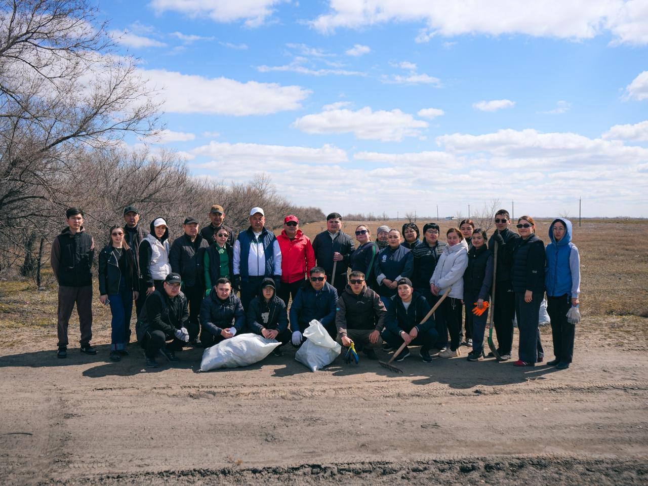 «Таза Қазақстан» акциясы аясында Озерки ауылдық округінің кіреберіс жолында кең көлемді сенбілік жұмыстары ұйымдастырылды