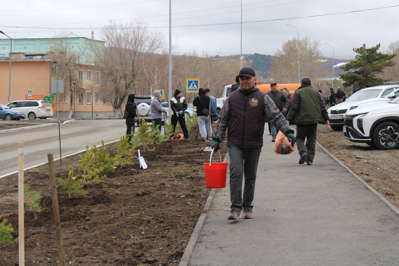 «ТАЗА ҚАЗАҚСТАН» АКЦИЯСЫ АЯСЫНДА БАТЫРЫМЫЗДЫҢ ҚҰРМЕТІНЕ – 100 ТҮП ҚАРАҒАЙ!