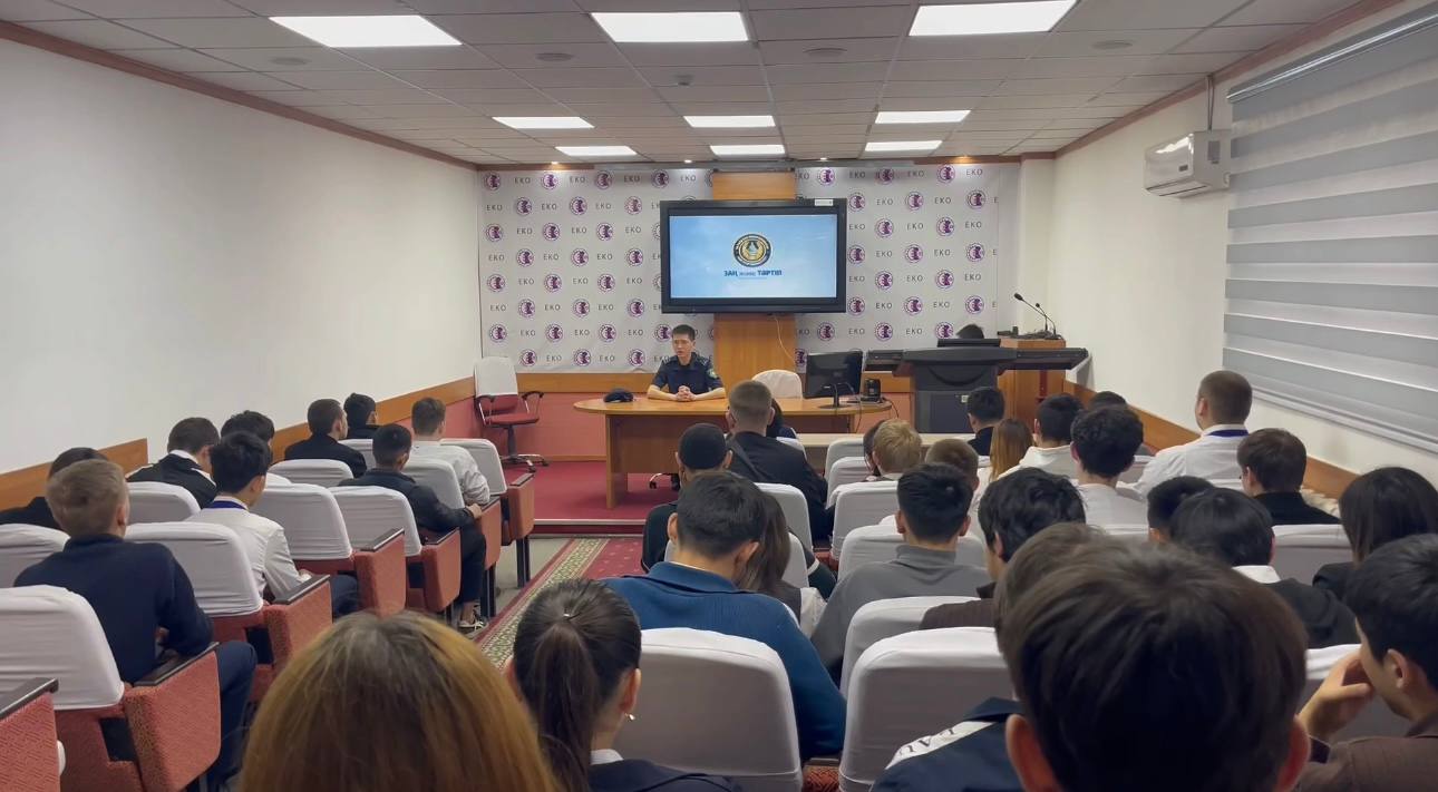 Абай облысының полицейлері 50-ге жуық студентке есірткінің зияны туралы дәріс өткізді.