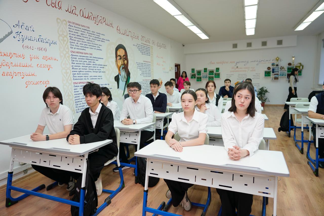 «Заң мен тәртіп»: Астанада мектеп оқушыларына арнап қауіпсіздік сабағы мен сынып сағаты ұйымдастырылды