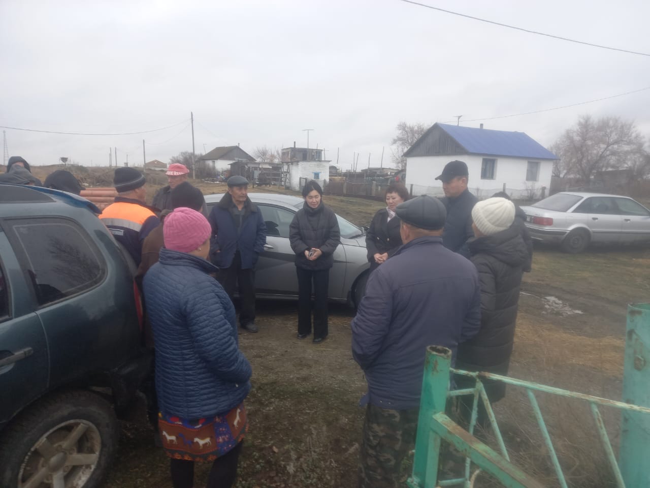 Подгородка ауылында жергілікті тұрғындармен кездесу өтті, оған аудан әкімінің орынбасары А. Сиитова және хатшы Г.С.Балбаева қатысты.