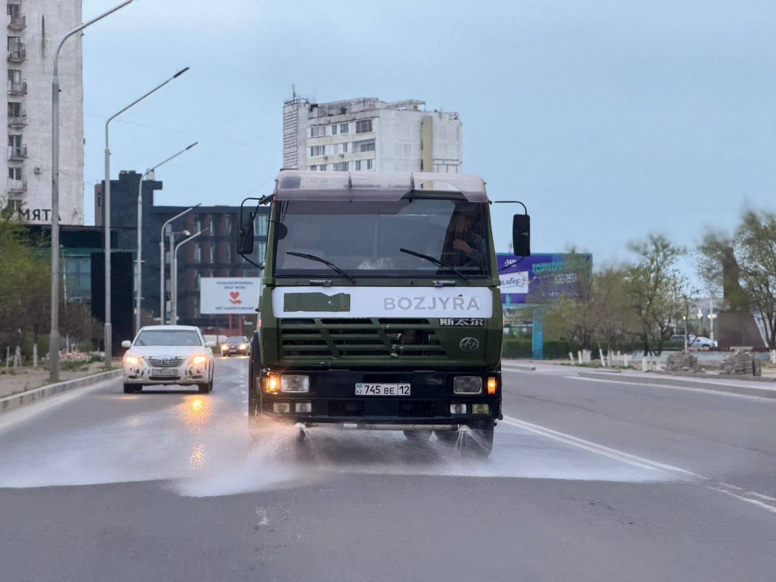 🔹Ақтау қаласында орталық жолдар арнайы техника көмегімен жуылып, әлеуметтік маңызы бар аялдамалар тазартылды.