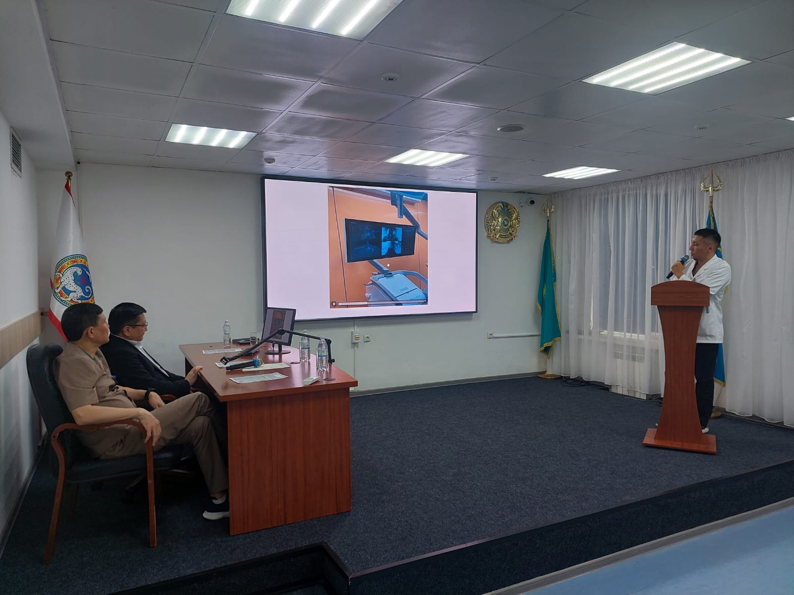 АЛМАТЫ ҚАЛАЛЫҚ ЖЕДЕЛ ШҰҒЫЛ КӨМЕК КӨРСЕТУ АУРУХАНАСЫНДА НЕЙРОХИРУРГТЕР ҚОҒАМЫНЫҢ ОТЫРЫСЫ ӨТТІ