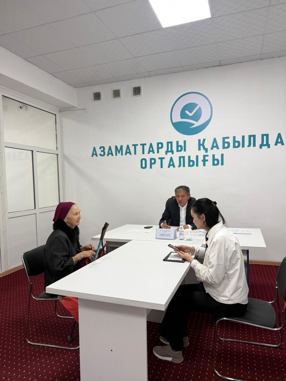 Аудан әкімі тұрғындарды жеке мәселелері бойынша қабылдады