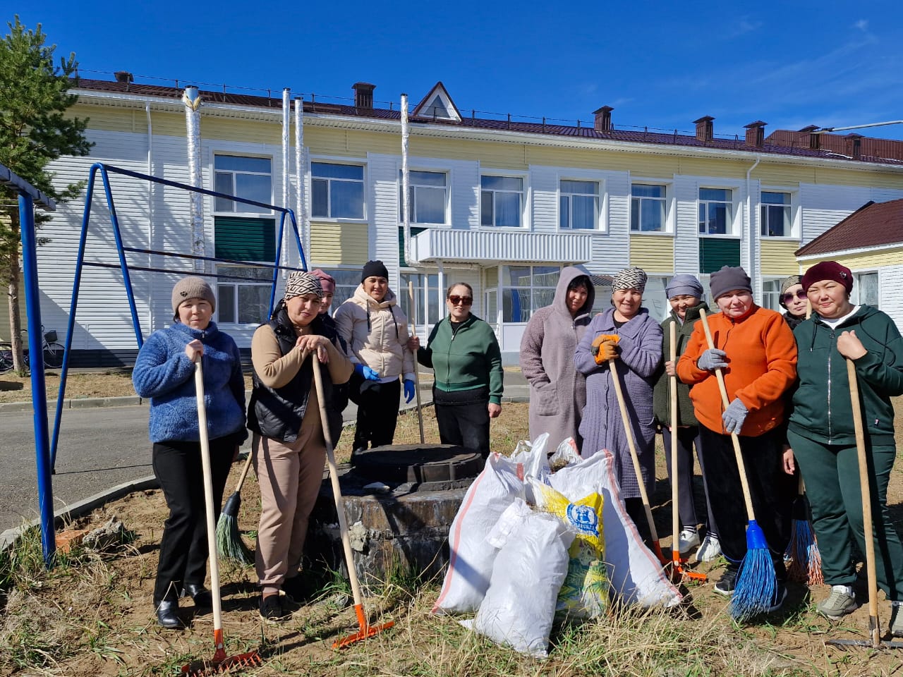 «Таза Қазақстан» экологиялық бағдарламасы аясында Аманқарағай ауылында «Таза өлке» акциясы өтті. Аталған акцияға «Айналайын» балабақшасының ұжымы белсенді қатысты