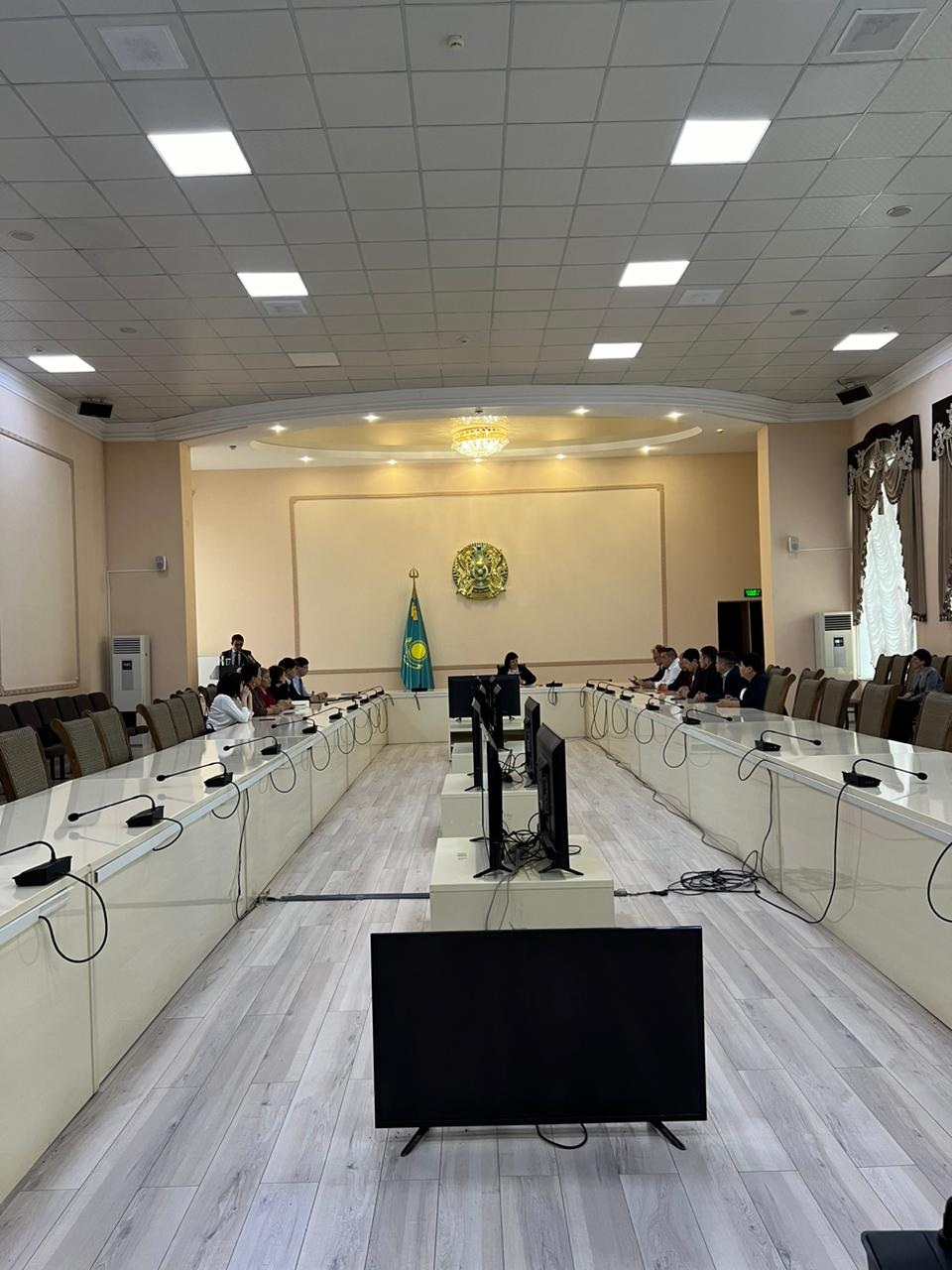 Ағымдағы жылдың 10 сәуірінде қалалық мәслихаттың төрағасы - Ж.С. Мамерханованың төрағалығымен депутаттардың, қаланың Қоғамдық кеңес мүшелерінің және «AMANAT» партиясы филиалының бастауыш-партия ұйымдары төрағаларының бірлескен кеңесі өтті, онда Қарағанды облысы білім басқармасының «Шахтинск қаласының білім бөлімі» ММ басшысы Н.Б. Онсович Шахтинск қаласының білім беру жүйесінің даму динамикасы туралы баяндады.