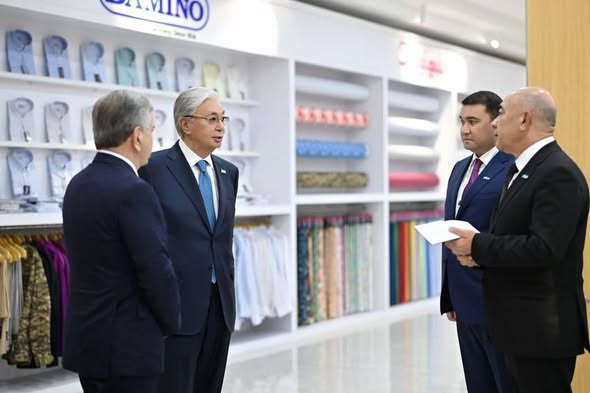 Президенты Казахстана и Узбекистана посетили предприятие хлопково-текстильного кластера MERGANTEKS
