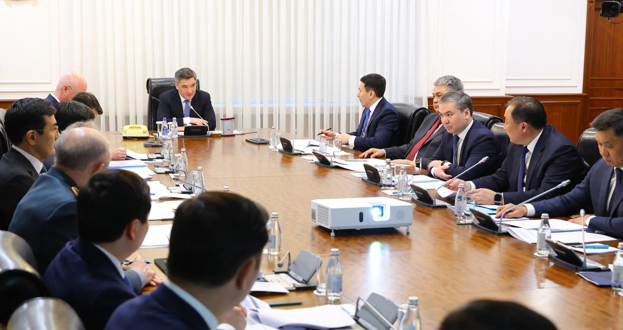 Олжас Бектенов Президенттің көлік-транзиттік әлеуетті дамыту жөніндегі тапсырмаларын жүзеге асыру бойынша кеңес өткізді