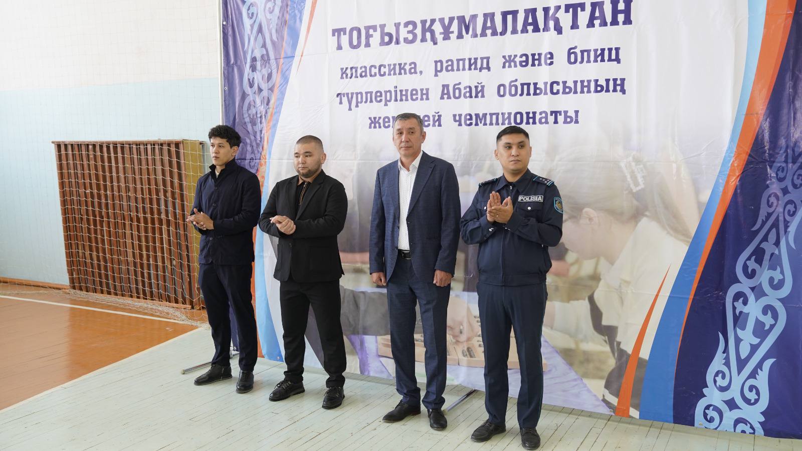 Зияткерлік дода және жарқын болашақ: Абай облысында полиция қызметкерлері жарыс қатысушыларына есірткінің зияны туралы жеткізді