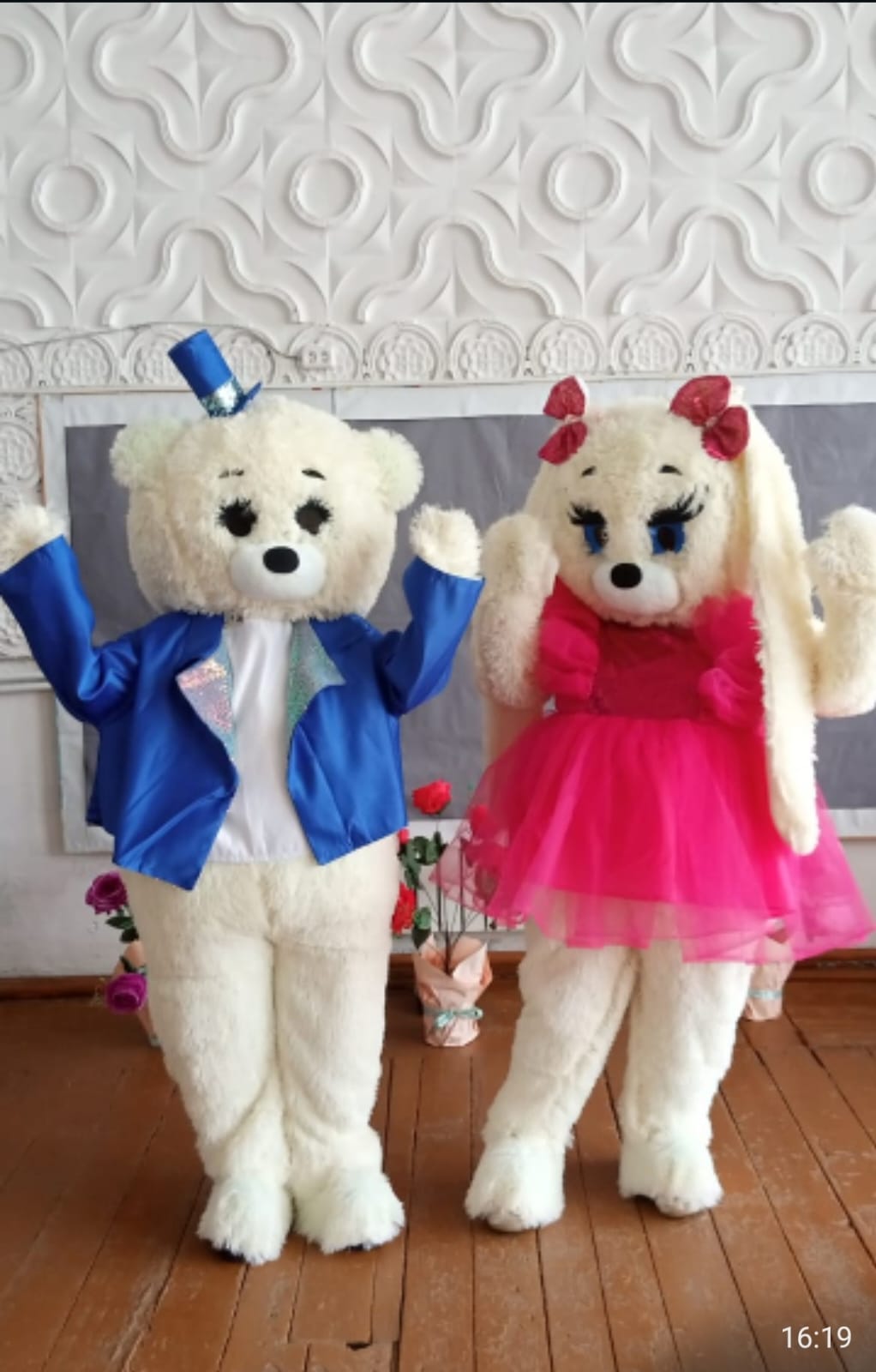 Выражаем искреннюю благодарность Ниязбаеву В., Туленову С., Мовсисяну А. и Пугачёву И. за оказанную спонсорскую помощь в приобретении сценических костюмов. Ваша поддержка — это значимый вклад в развитие культуры и творчества. Благодаря вашей щедрости и неравнодушию наши участники получили новые яркие костюмы, которые подарят радость зрителям и помогут достойно представлять наше творчество на сцене. От всей души желаем вам крепкого здоровья, благополучия и дальнейших успехов! 💐