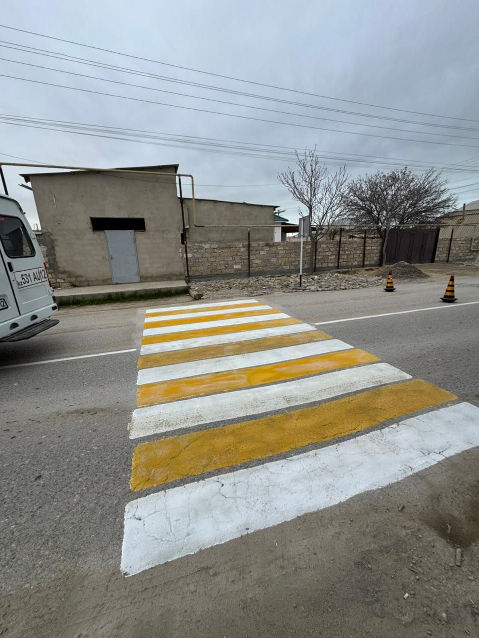 Атамекен ауылдық округінде жолдарды күтіп ұстау қызметі есебінен жолақтар жаңартылып, жол сызбалары жүргізілуде.