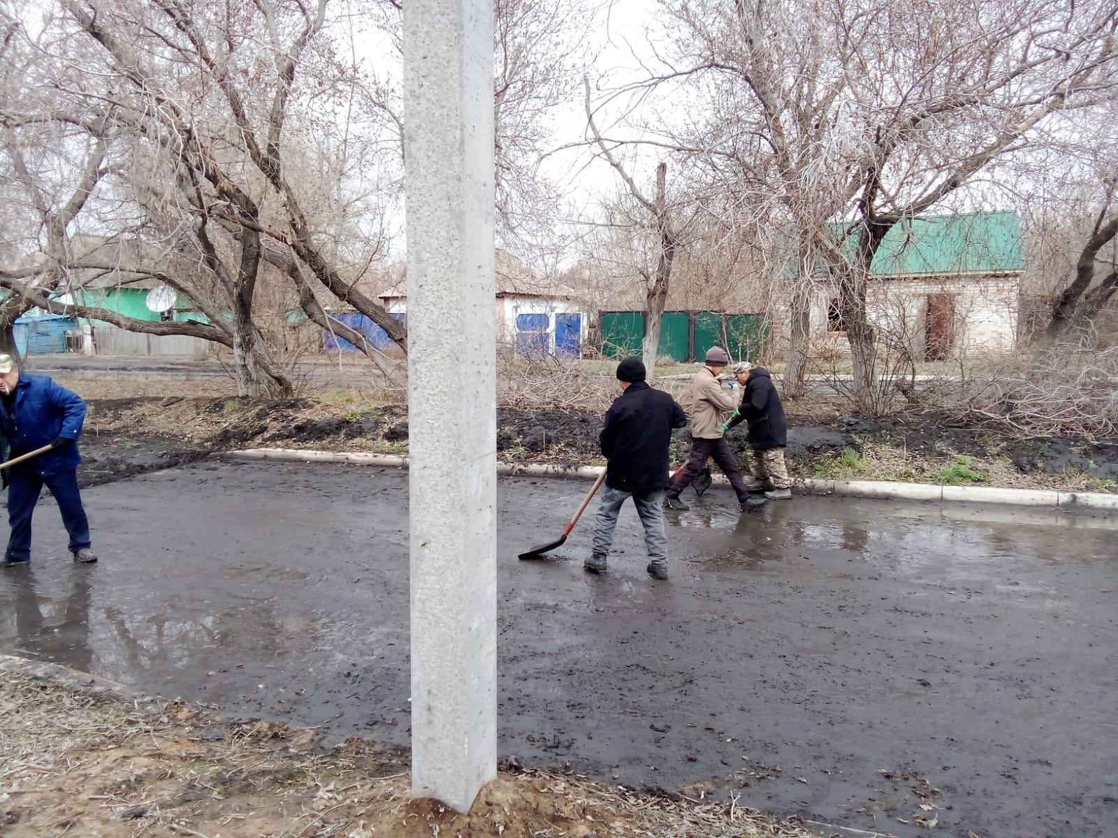 Свиридов кошедегі жол жиегін жинау жұмыстары