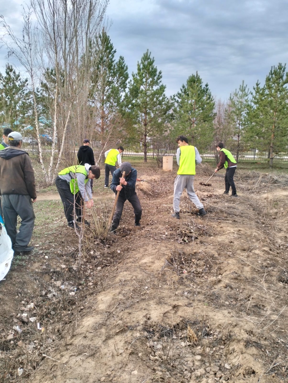 «Таза Қазақстан» акциясы аясында Жайсаң ауылында ауыл ұйымдарының қатысуымен «Таза бейсенбі» өткізілді.