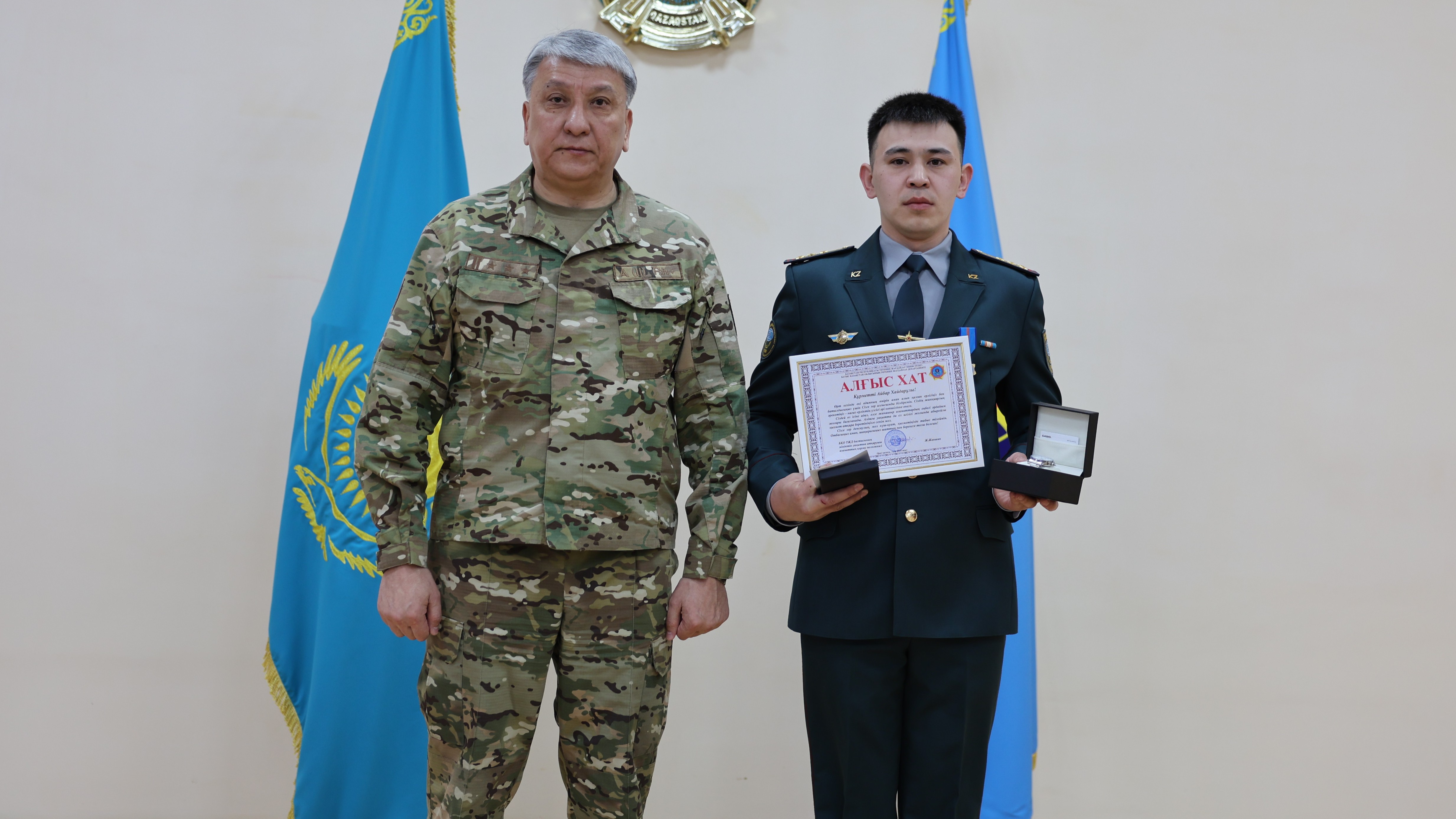 Қызметкер өрт кезінде ерекше ерлік пен батылдық танытып, тілсіз жаудың арасынан екі адамды алып шықты