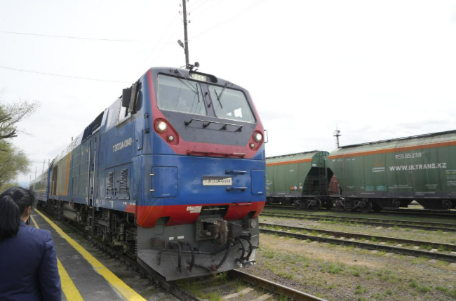 Талдықорған теміржол вокзалына Астанадан алғашқы тікелей пойыз келді