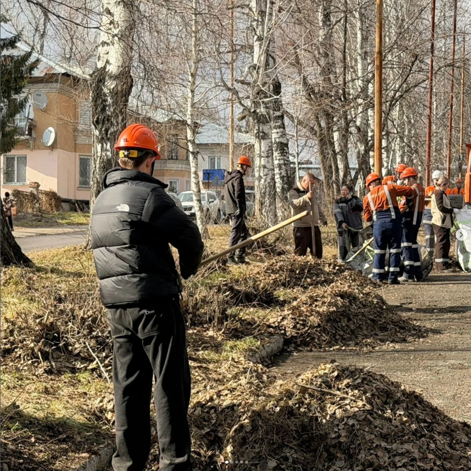 В рамках реализации акции «Таза Қазақстан» работники компании «Казцинк» провели субботник в городе Алтай.
