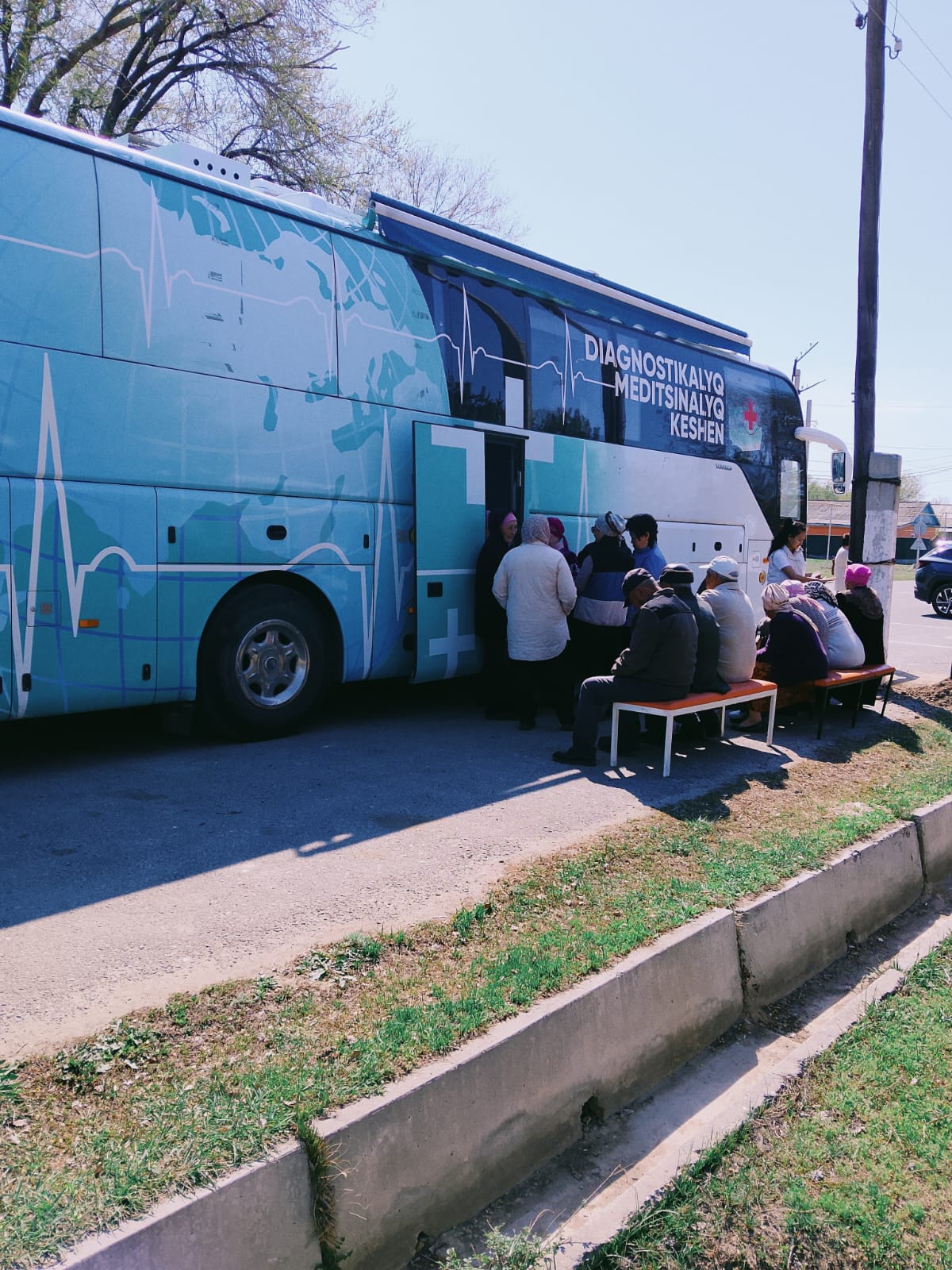 Бүгін Жаңаталап ауылына Қаратал аудандық ауруханасы тарапынан жылжымалы медициналық кешен келді.