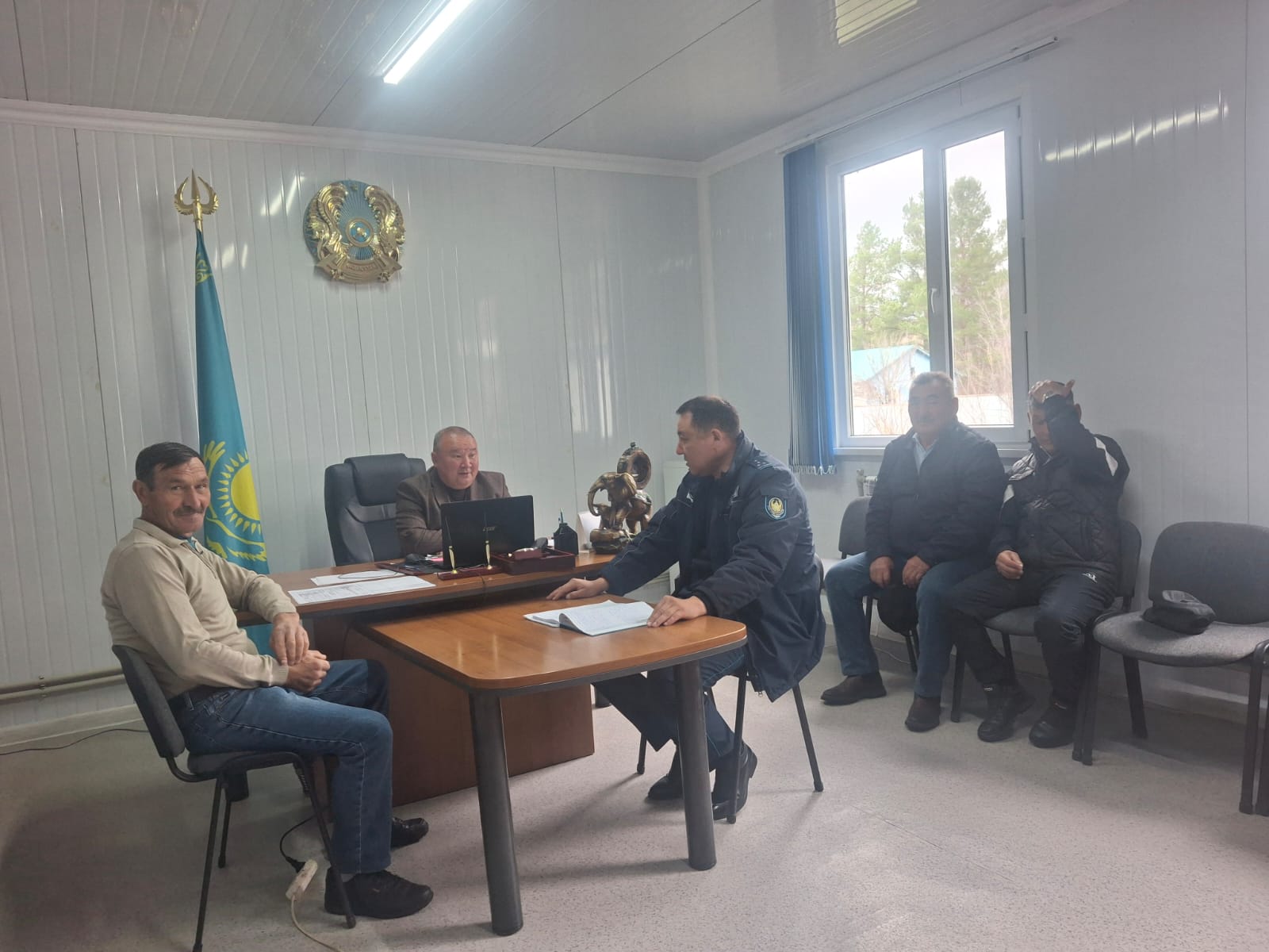 Округ әкімінің ауыл тұрғындарымен жиыны