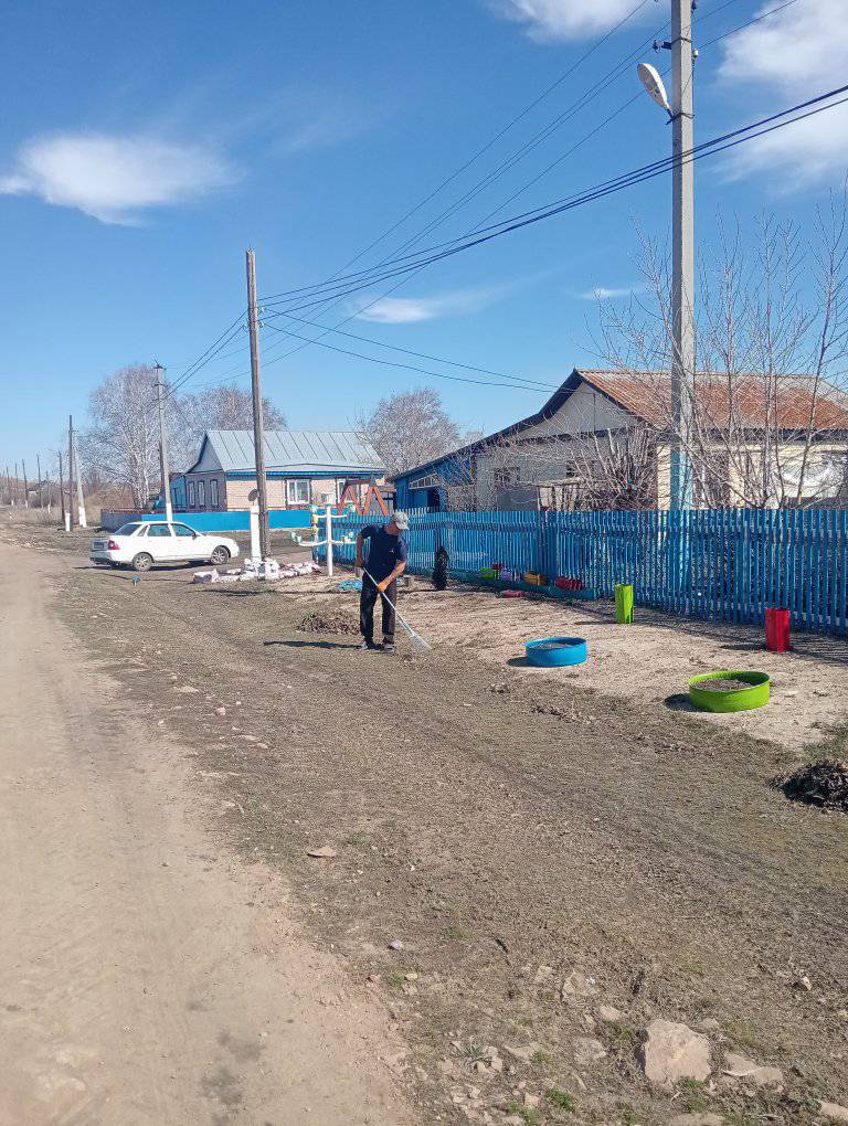 Бүгін, 11 сәуірде ауыл шаруашылығы құрылымдары мен округ тұрғындары сенбілікке "Таза Қазақстан" экологиялық акциясын қолдап шықты.