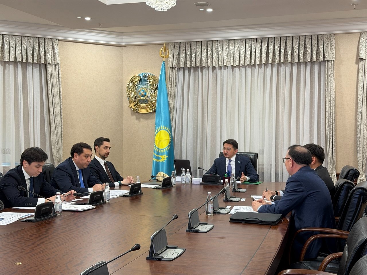 Жаслан Мадиев провел совещание по совершенствованию процедуры сдачи экзаменов на получение водительских удостоверений