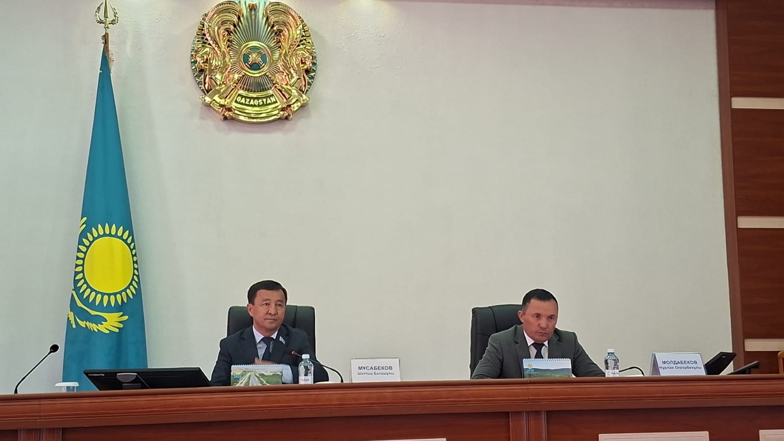 Сарысу аудандық мәслихатының кезектен тыс сессиясы өтті