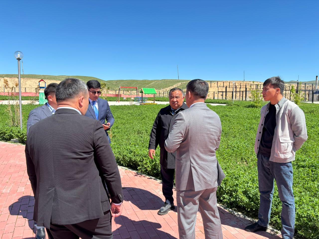 БӘЙДІБЕК: АУДАН ӘКІМІНІҢ М.У.А Н.АҚБАЕВТЫҢ АЛМАЛЫ АУЫЛДЫҚ ОКРУГІНЕ ЖҰМЫС САПАРЫ