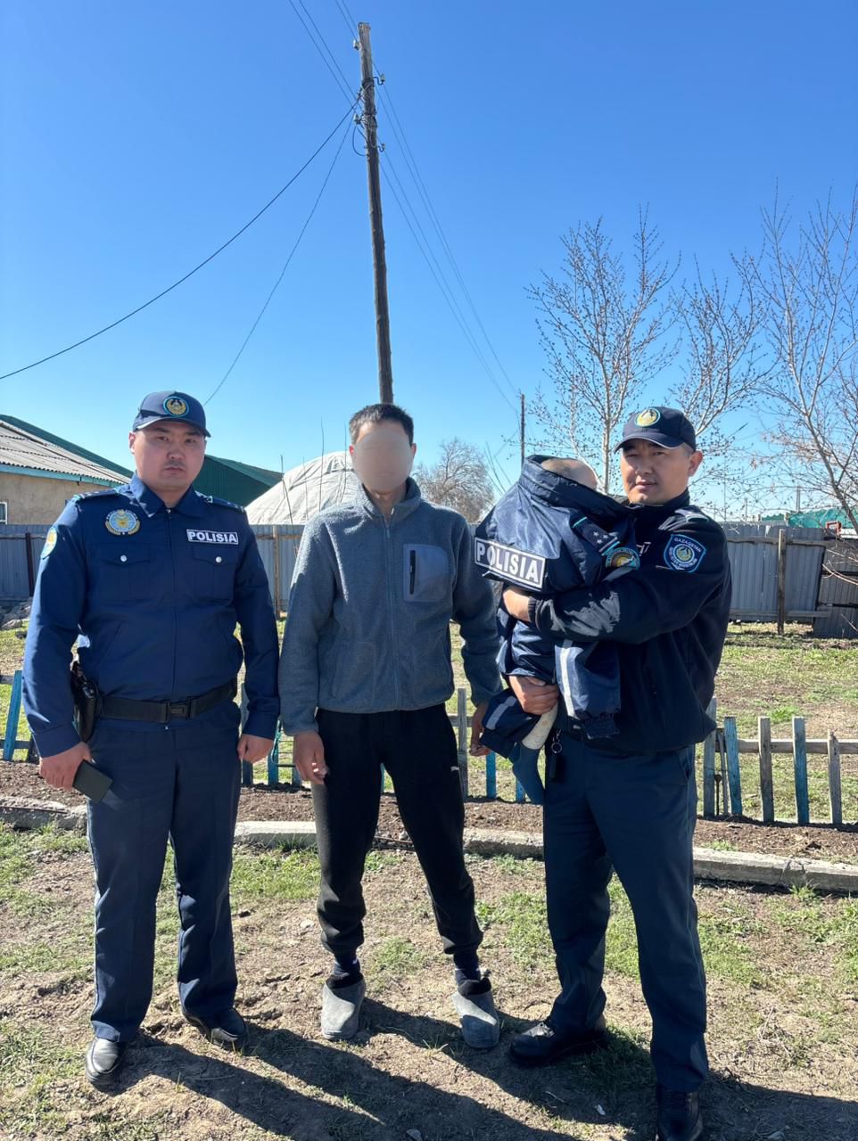 Под надежным крылом: в ВКО полицейские спасли и вернули домой двухлетнего ребенка