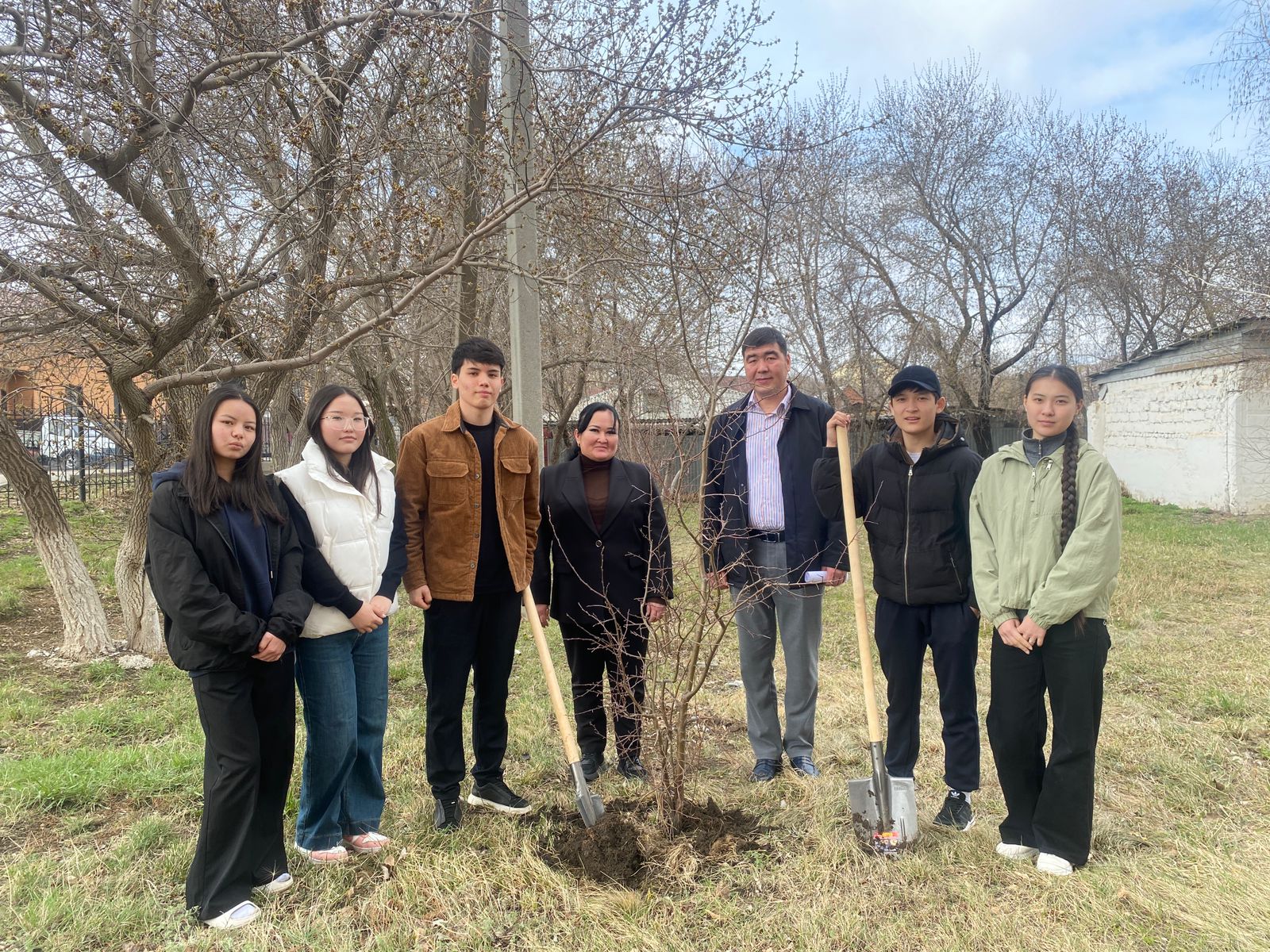 Состоялась акция по благоустройству с участием молодежи