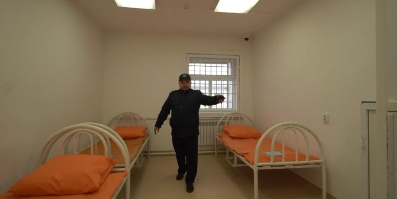 «Заң мен тәртіп»: Астанада студенттерге арнап тергеу изоляторында экскурсия ұйымдастырылды