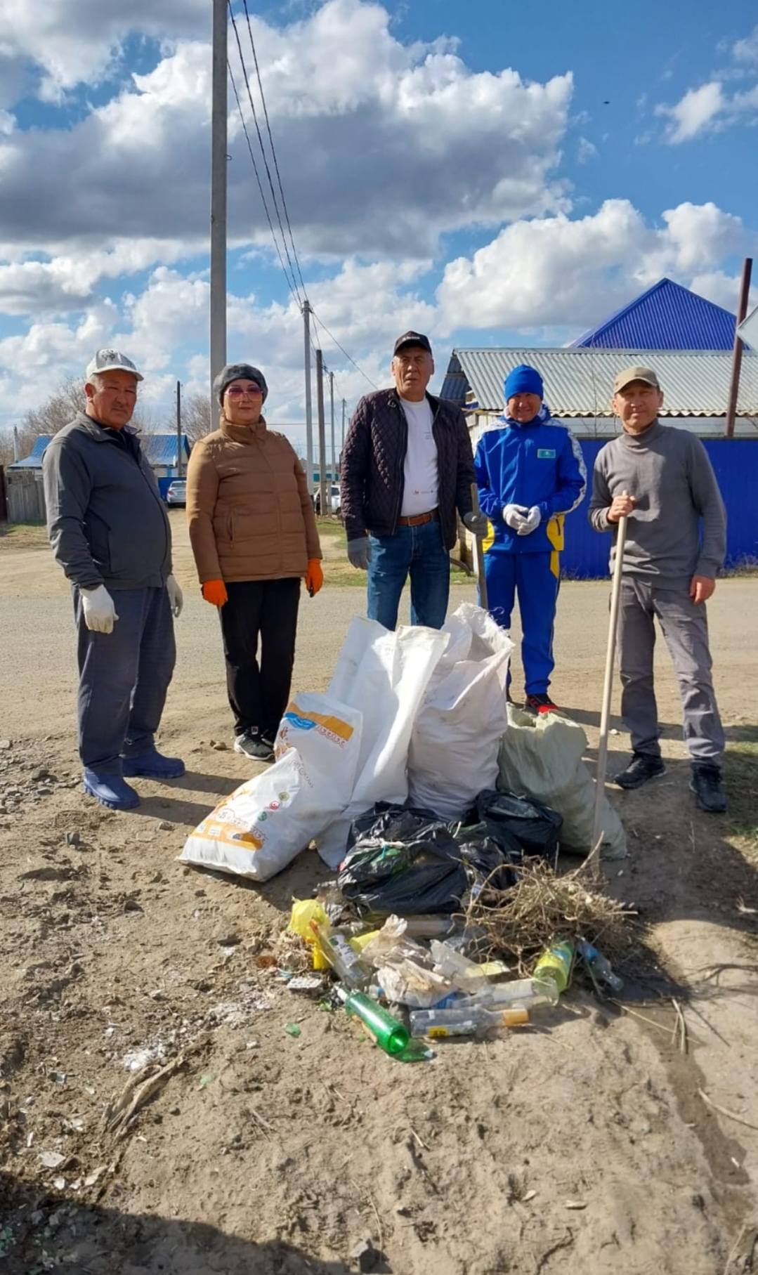 Провели субботник на закрепленной территории