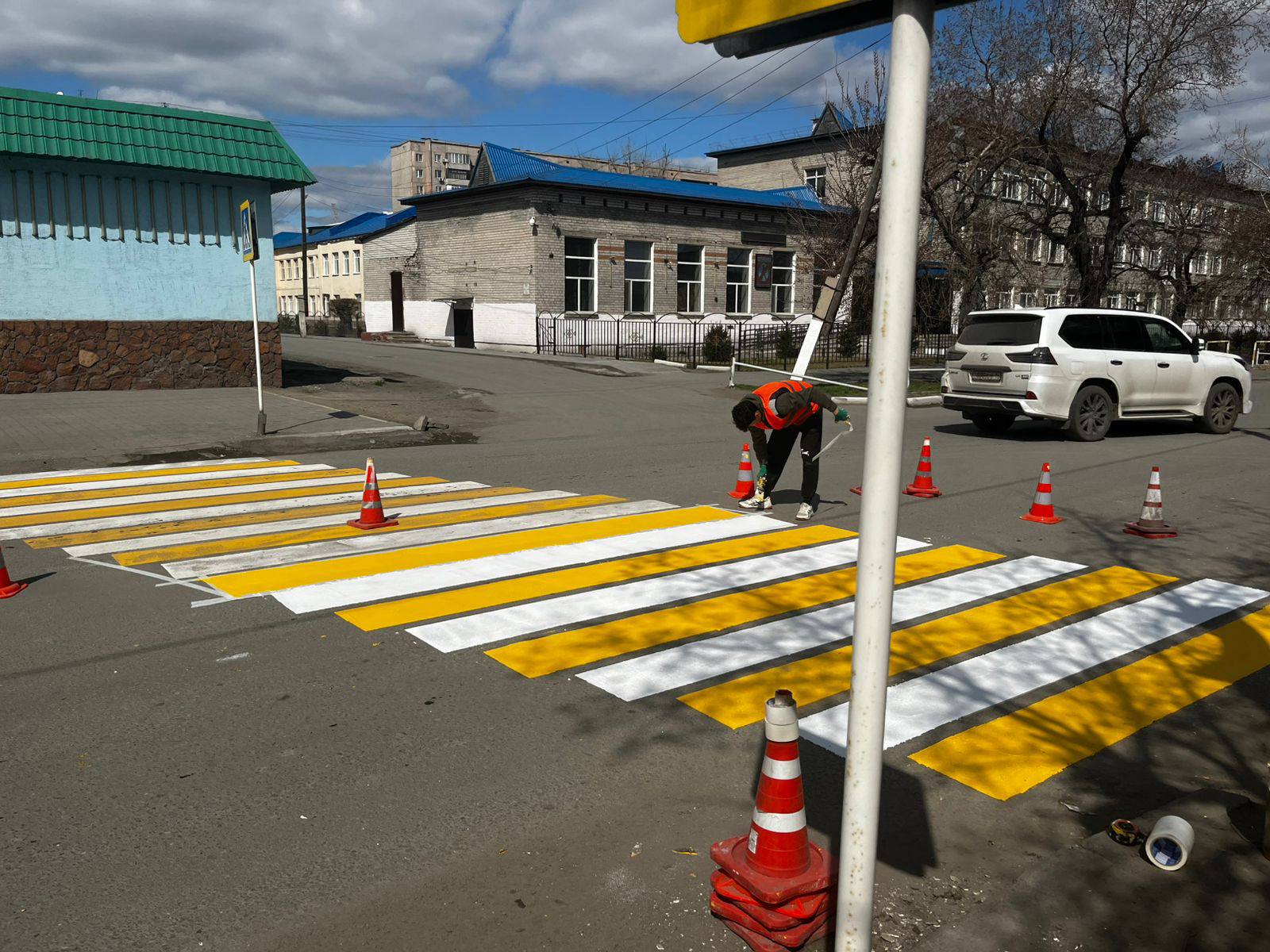 В Семее начались работы по обновлению дорожной разметки