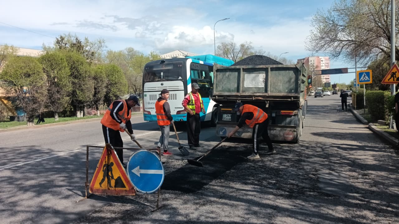 Талдықорғанда жолдарға ағымдағы жөндеу жұмыстары бастау алды