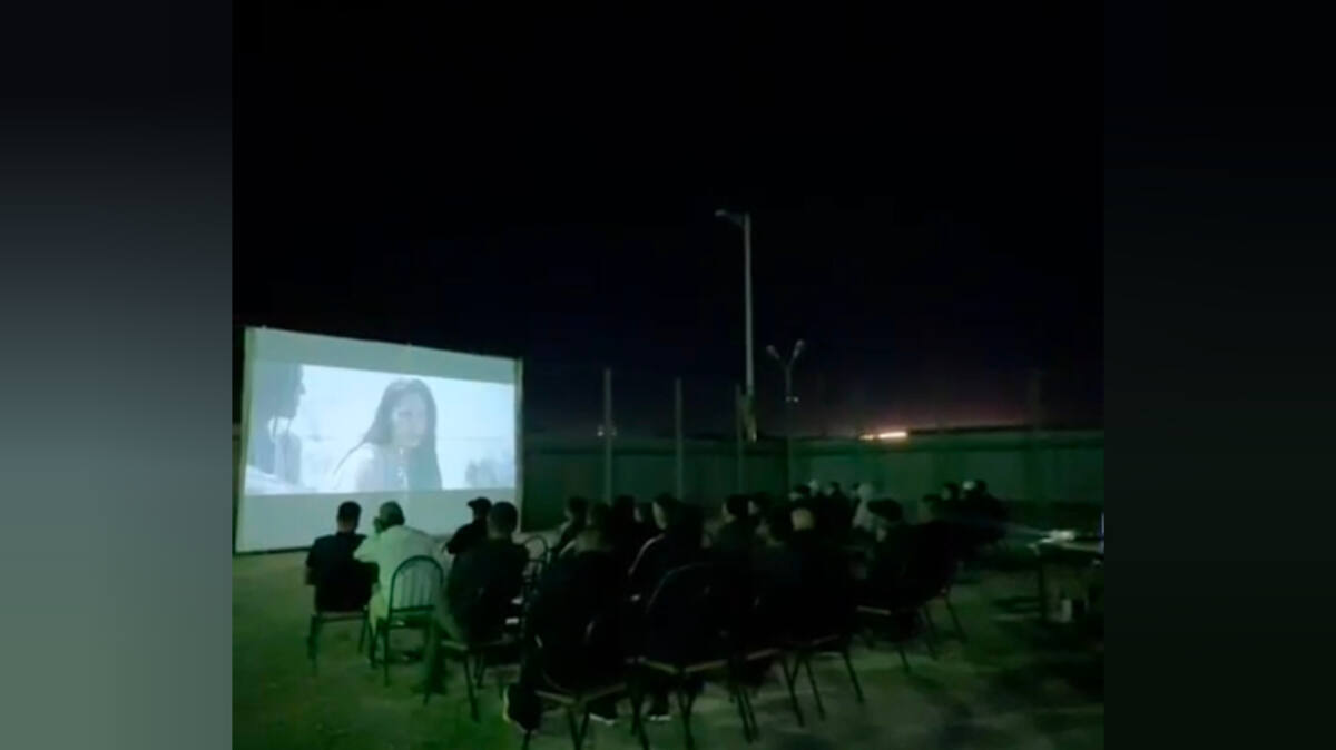Қызылордада сотталғандарға ашық аспан астында фильм көрсетілді