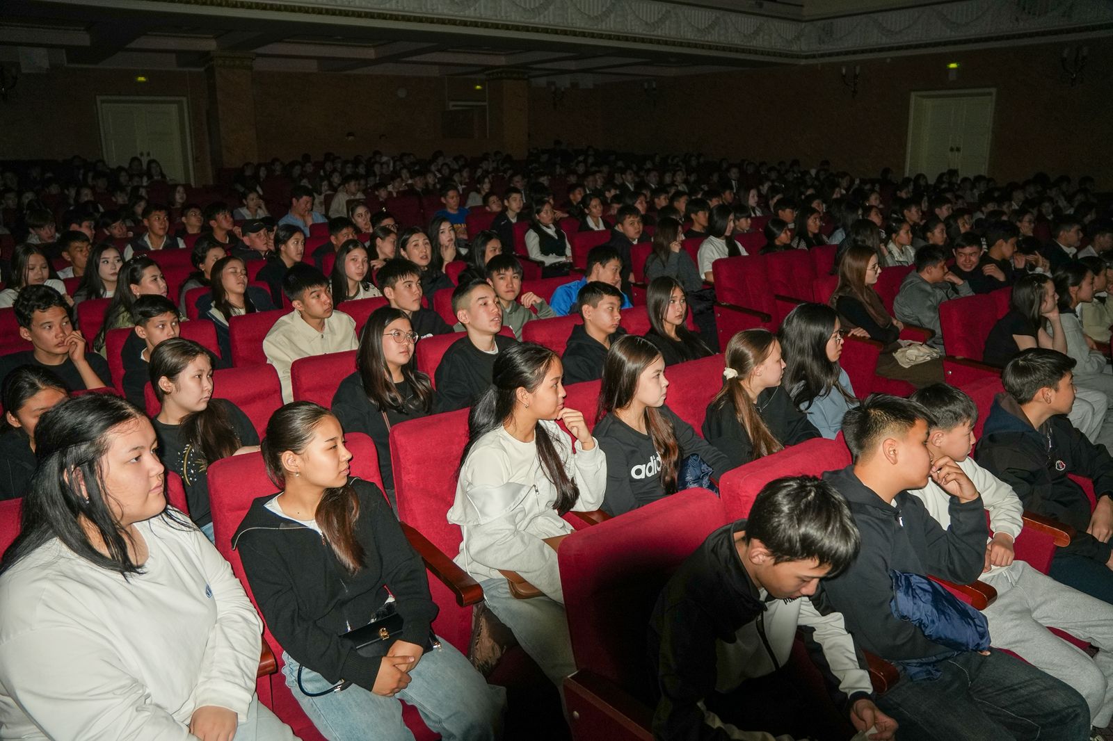 Достық үйінде «Samga» театрының «Таңдау» атты әсерлі қойылымы көрермен назарына ұсынылды.