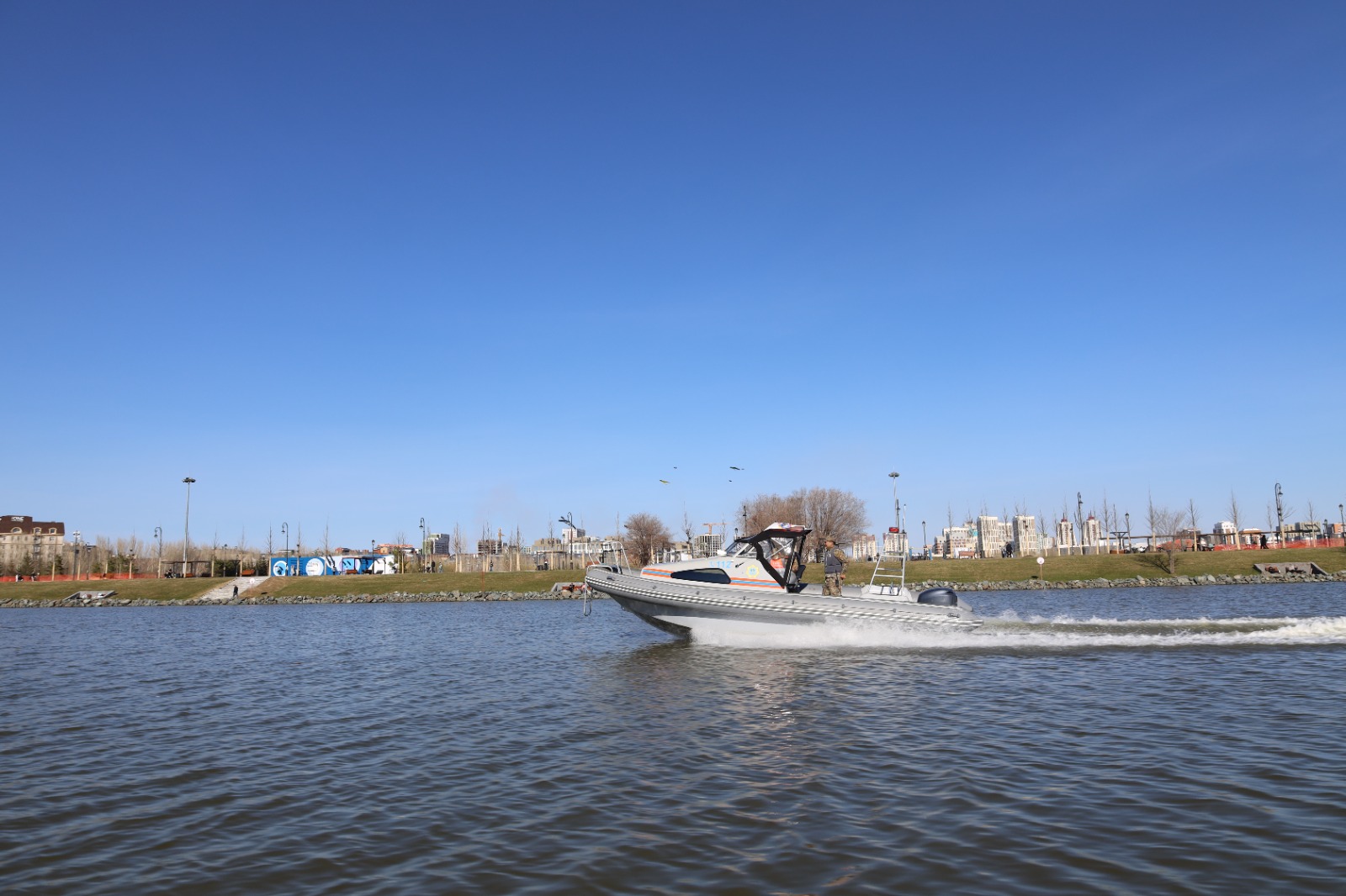 Безопасность на Есиле обеспечивают столичные спасатели