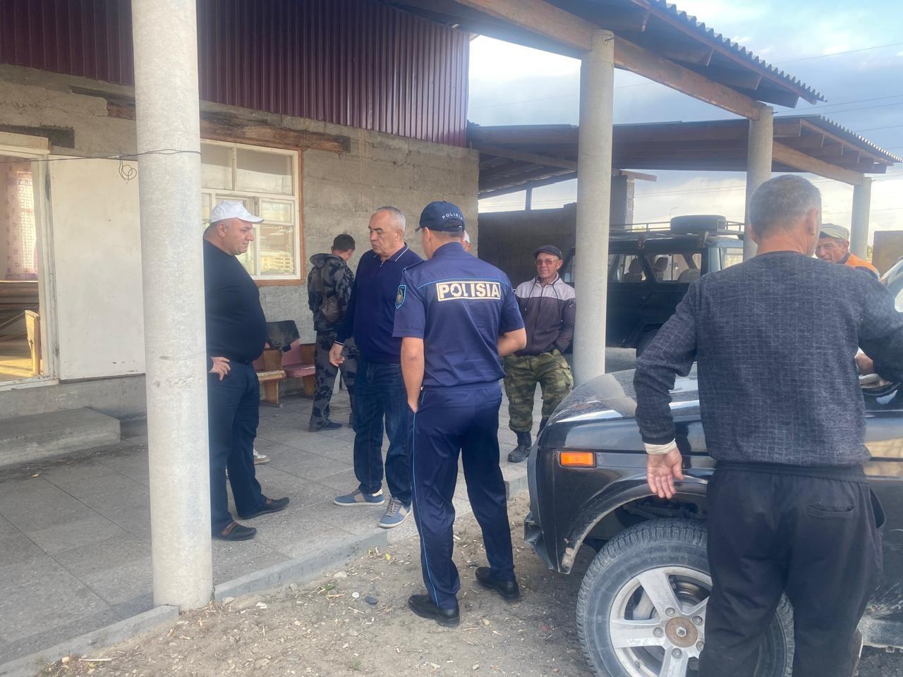 Қала әкімі жергілікті полиция қызметімен бірге қала маңындағы шаруа қожалықтарын аралап, мал ұрлығының алдын алу бойынша профилактикалық түсіндіру жұмыстарын жүргізді