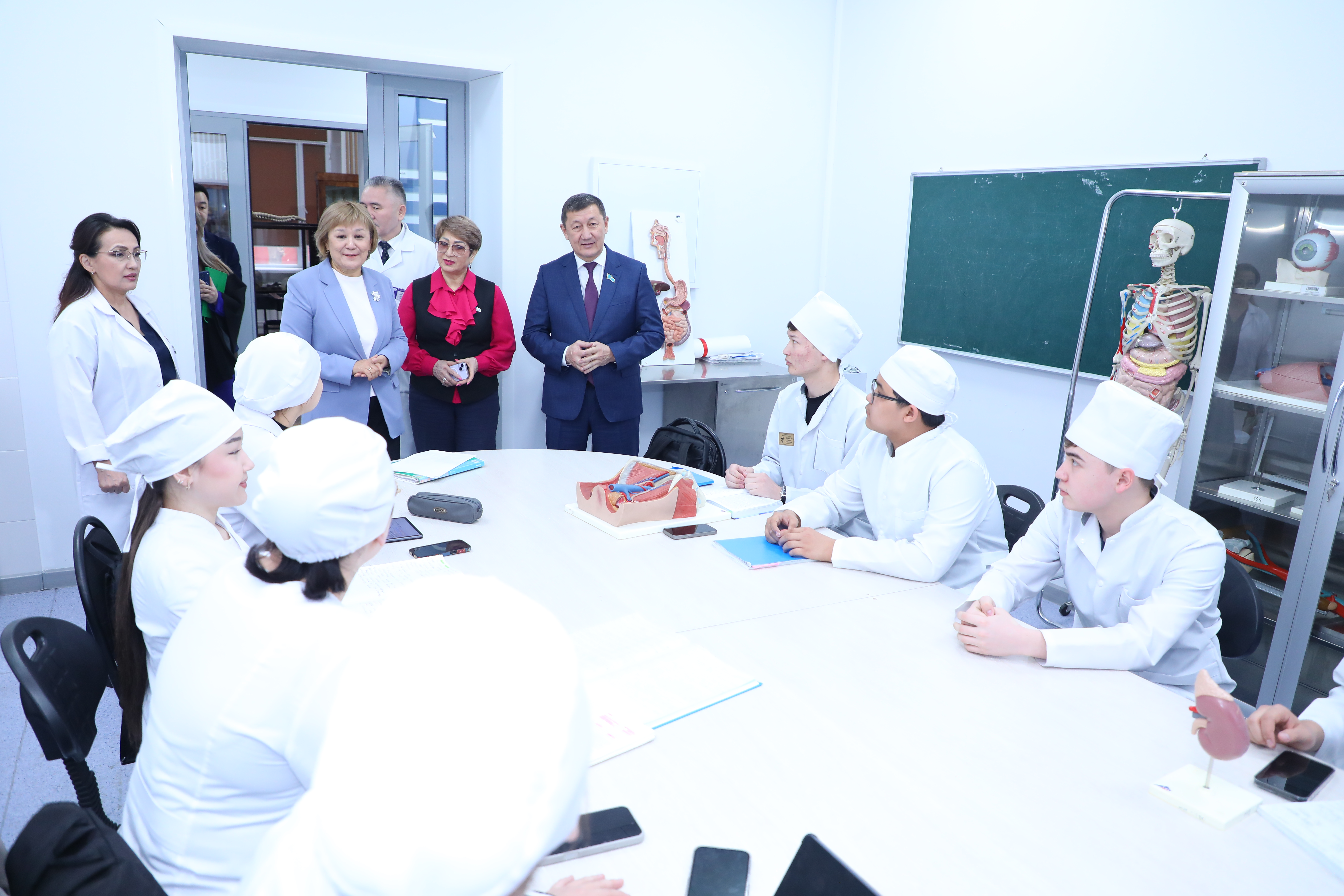 Облыстық мәслихат депутаттары Қарағанды медициналық университетінде болды