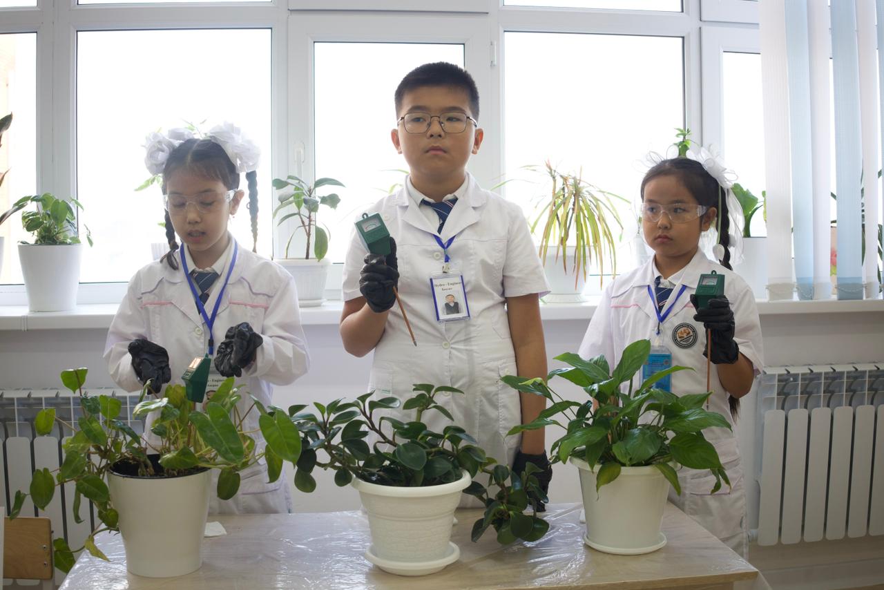 В школах Атырау подвели итоги экологических мероприятий