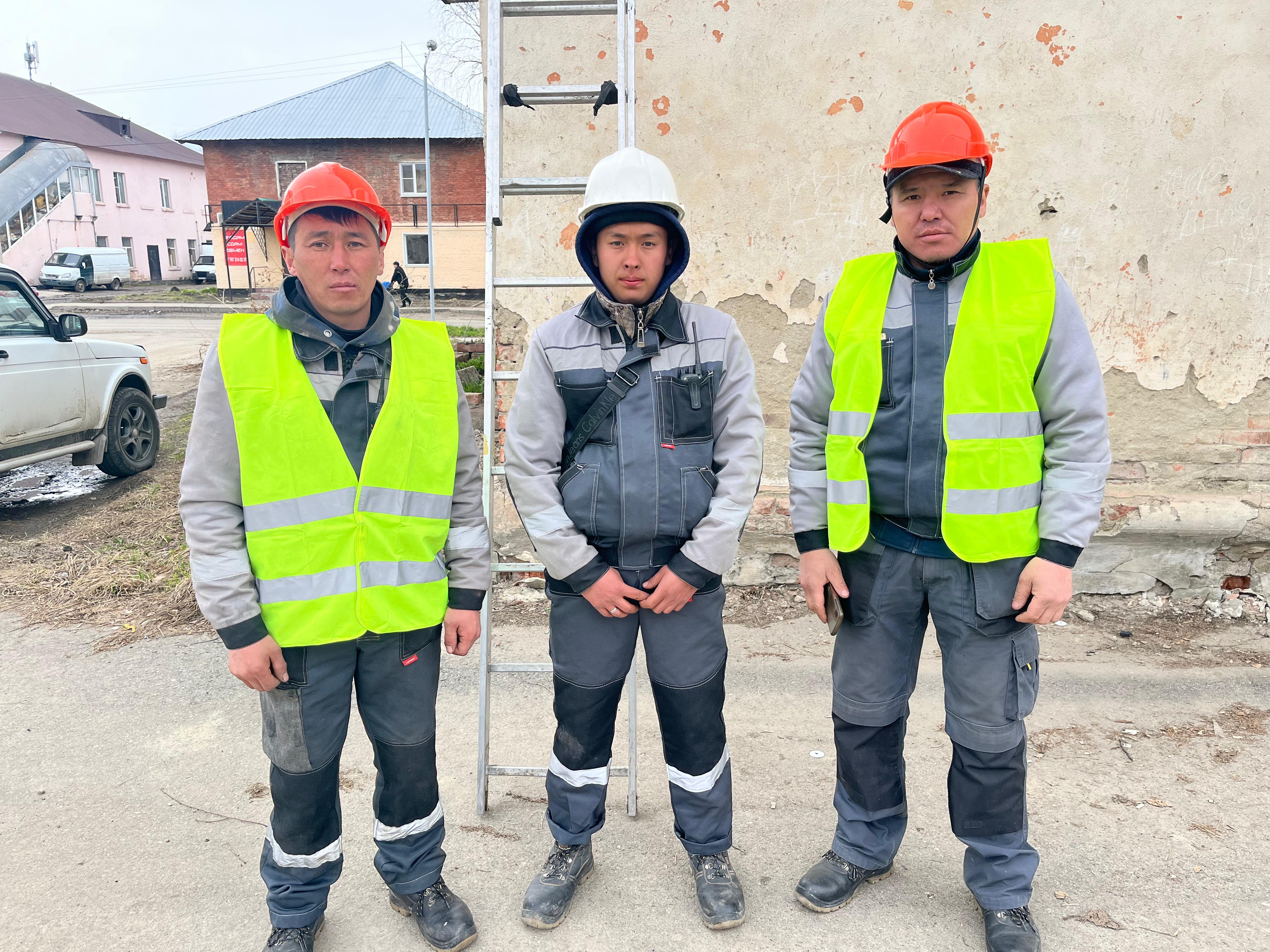 Риддер қаласында құрылысшылар өрт кезінде тұрғынды құтқарып қалды