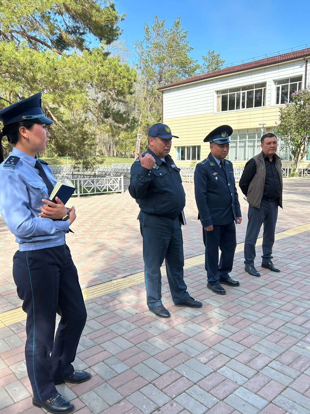 Халықпен кездесу: Өзекті мәселелер назарда