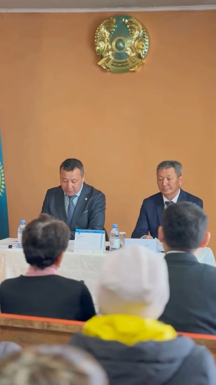 Көкпекті ауданының әкімі Нұрбек Тұрсынқанұлы Қойгелді Аухадиев ауылдық округіне қарасты Үкіліқыз ауылының тұрғындарымен кездесу өткізді.