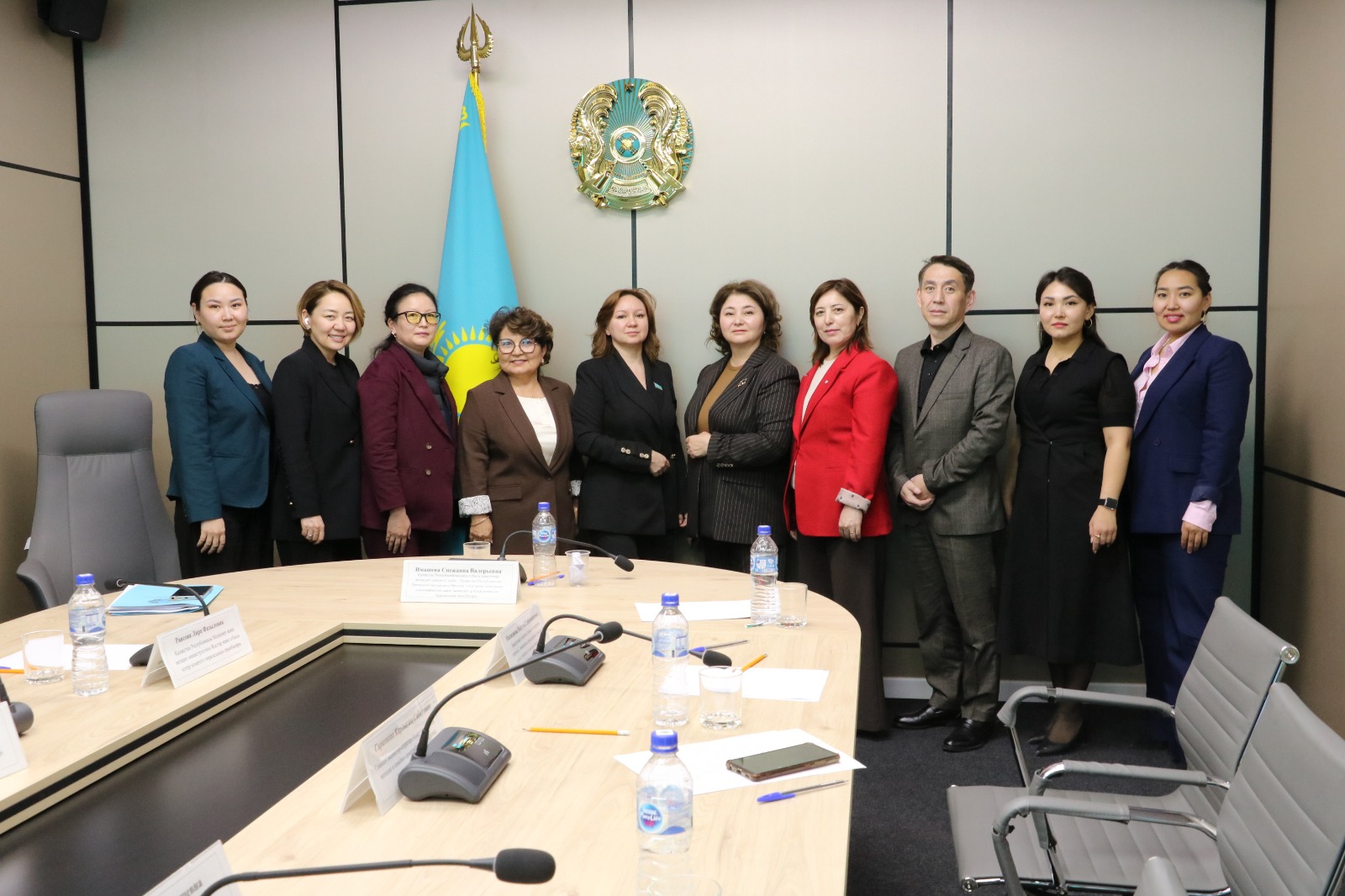 Уполномоченный по вопросам семьи при Президенте РК Снежанна Имашева ознакомилась с алгоритмом работы Центров поддержки семьи