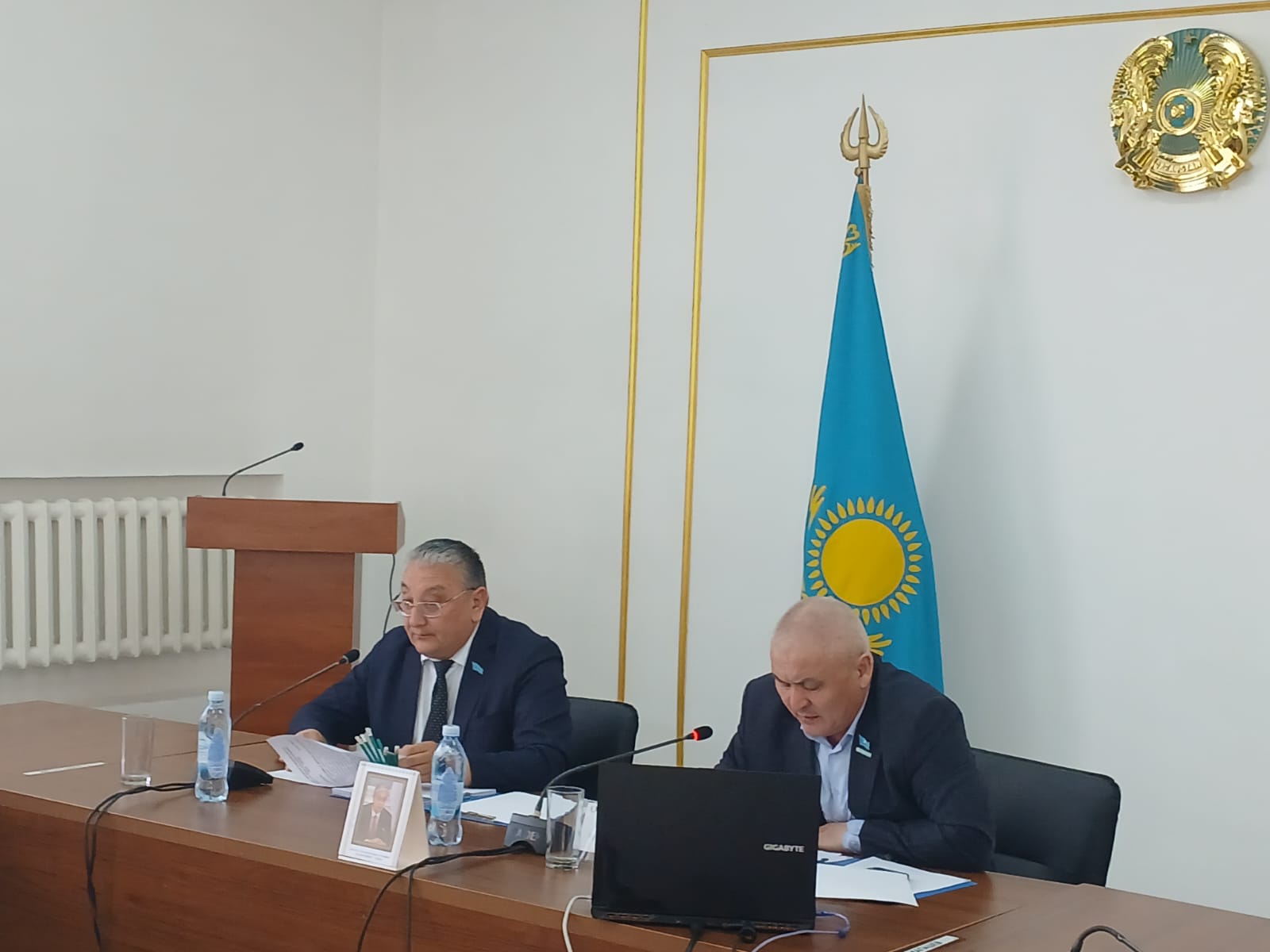 Ақтоғай аудандық мәслихатының тұрақты комиссияларының біріккен отырысы және кезектен тыс 49 сессиясы 2026 жылдың 15 сәуір күні (Ә.Бөкейхан көшесі, 4, үлкен залда) өтті.