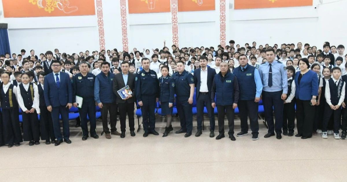 «Заң мен тәртіп»: Астанада мектеп оқушыларына жол ережесі мен қауіпсіздік түсіндірілді