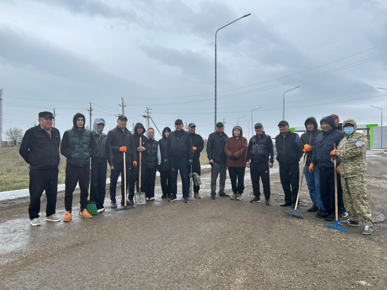 🌿Ақтөбе облысында Мемлекет басшысы Қасым-Жомарт Тоқаевтың «Таза Қазақстан» жалпыұлттық бастамасы аясында екі айлық тазалық акциясы жүйелі түрде жалғасуда. Кезекті сенбілікке Ветеринария басқармасының қызметкерлері белсене қатысты. Шараның мақсаты-қоршаған ортаны қорғауға үлес қосу,экологиялық мәдениетті қалыптастыру! Бірлескен жұмыстың нәтижесінде белгіленген аумақ қоқыстан тазартылып ретке келтірілді. Тазалықты сақтау -әрбір азаматтың міндеті!