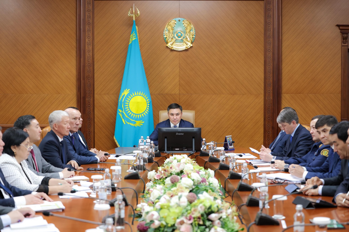 АППАРАТ ОТЫРЫСЫ: ӨЗЕКТІ МӘСЕЛЕЛЕР ҚАРАЛДЫ