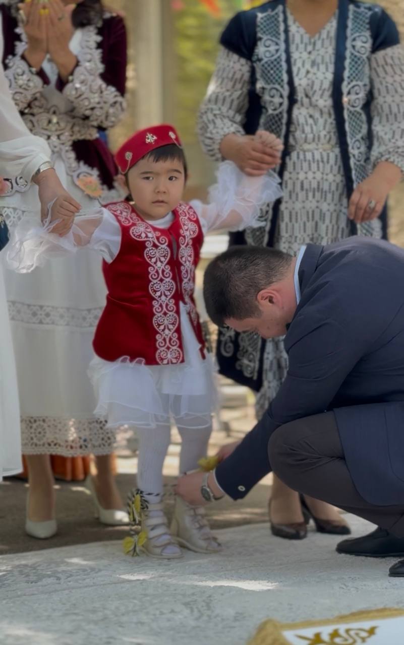 ИСТОРИИ ДВУХ ДЕВОЧЕК, КОТОРЫХ ПОСТАВИЛИ НА НОГИ ПОСЛЕ ПАДЕНИЯ С ВЫСОТЫ