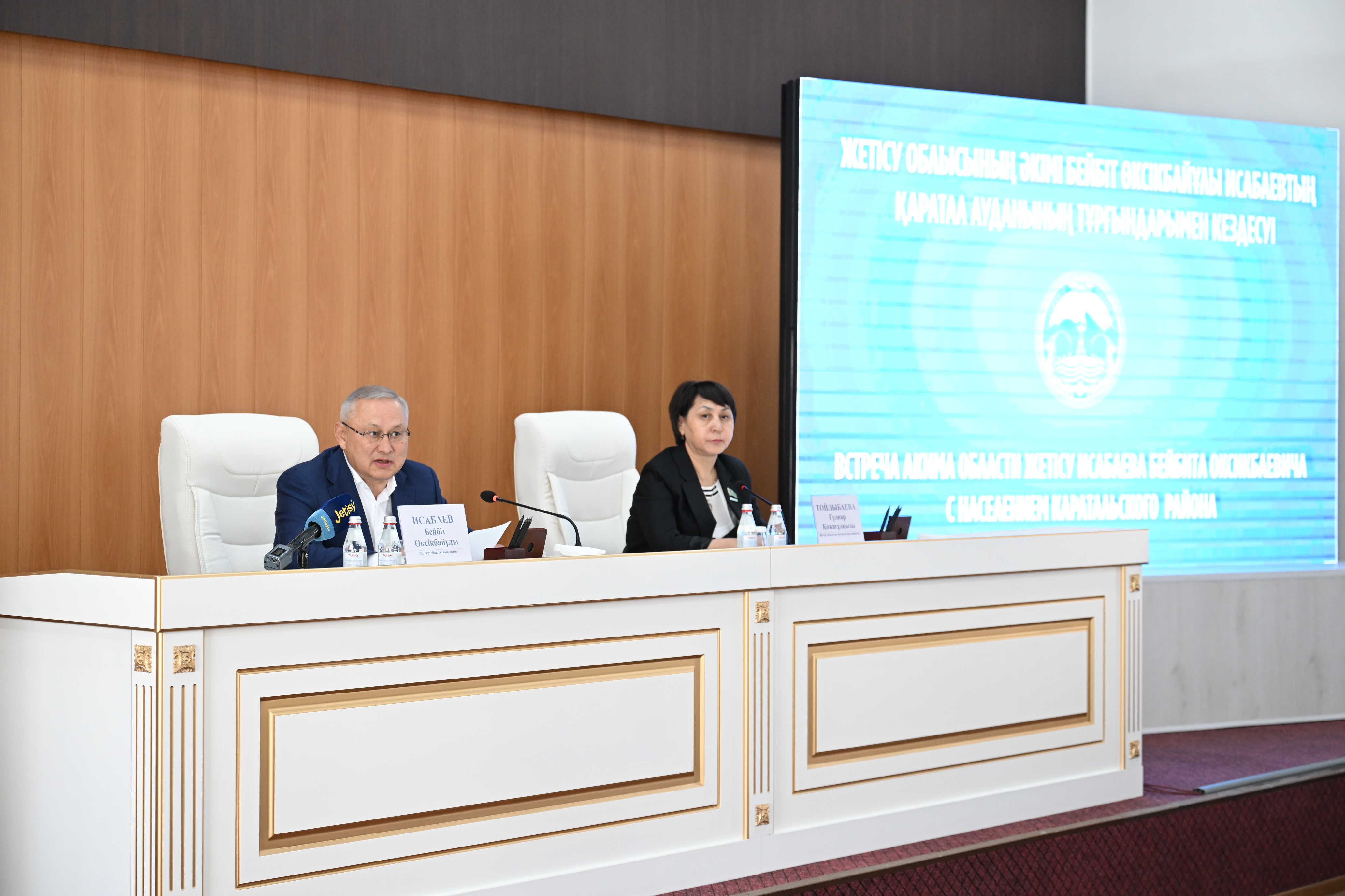 Бейбіт Исабаев Қаратал ауданының тұрғындарымен кездесу өткізді